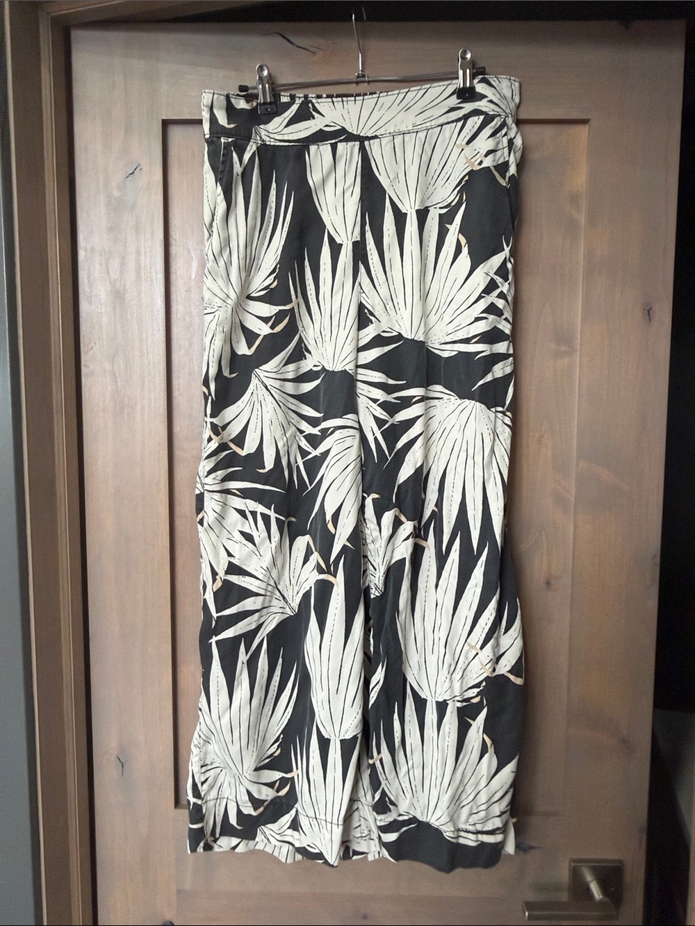 Rachel Zoe Black and White Palm-Print Straight Leg Pants